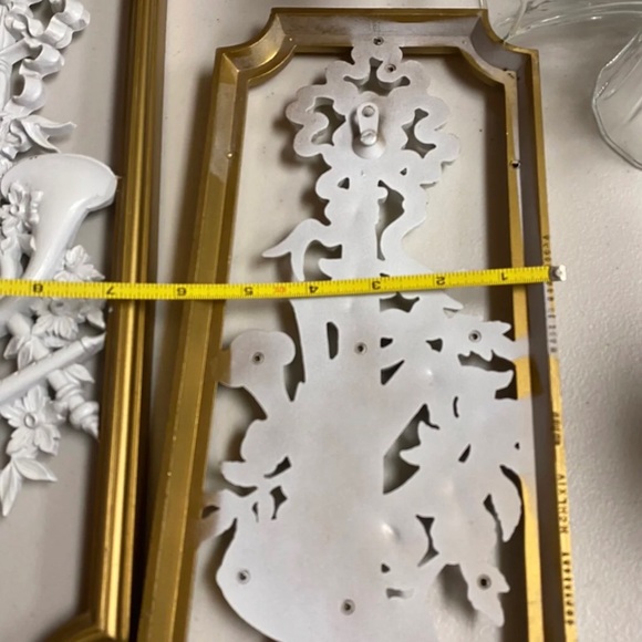 Homco Mid Cenury Modern Gold And White Hanging Plaques - Picture 5 of 7